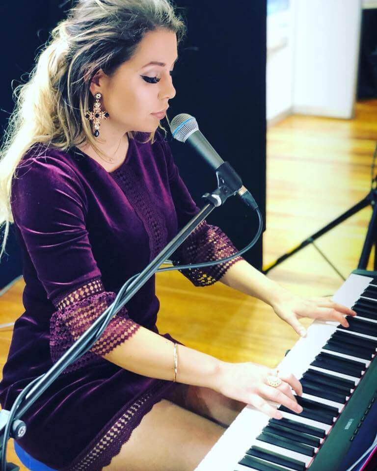 Alexa | Solo Piano Singer